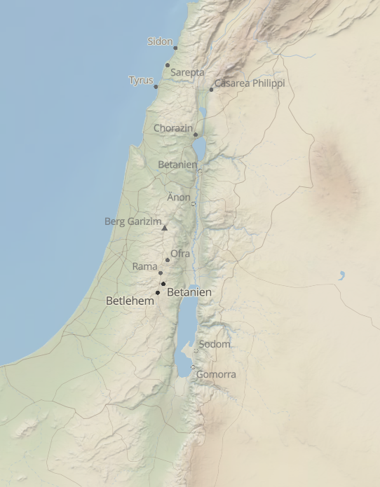 Die Karte zeigt einen geografischen Überblick über die Region im Nahen Osten, mit verschiedenen biblischen Orten. Bethlehem liegt südlich von Jerusalem und in der Nähe des Toten Meeres. Es ist markiert und befindet sich westlich des Jordan, in der historischen Region Judäa. Die Karte hebt weitere bekannte Orte wie Betanien, Rama und Berg Garizim hervor.